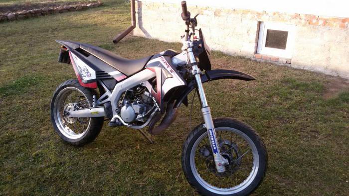 gilera smt 50  sprzedam motorower cross. do sprzedania gilera smt 50 2010r. moto sprawne technicznie, nadaje si do jazdy. pkniety prawy plastik (koszt ok 100)  brak licznika ... >>  wojewdztwo witokrzyskie klimontw  motorrad verkaufen motorcycle sale. motorrad verkaufen motorcycle sale