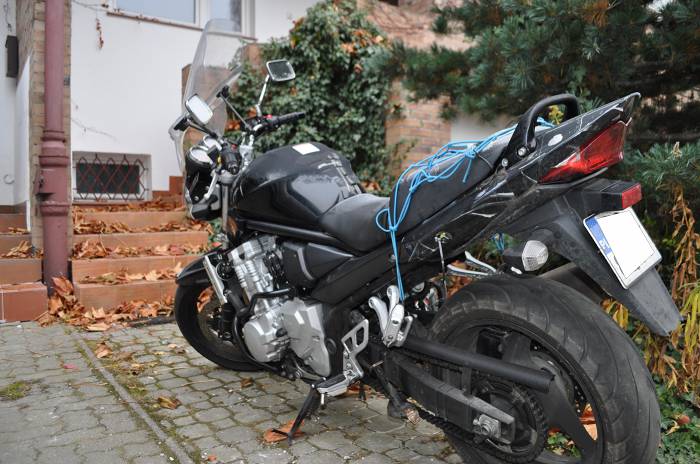 suzuki gsf 1250 n abs sprzedam motocykl sportowo-turystyczny. witam, do sprzedania powyszy motocykl. stan dobry, drobne odpryski na zbiorniku. caa elektryka jak i mechanika dziaa jak naley. ograniczniki kierownicy ... >>  wojewdztwo mazowieckie warszawa motorrad verkaufen motorcycle sale. motorrad verkaufen motorcycle sale