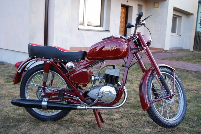 wsk m06-l sprzedam motocykl zabytkowy. wsk zostaa kompleksowo odrestaurowana. zosta pooony nowy chrom i lakier wraz ze szparunkami malowanymi rcznie. obudowa silnika po szkiekowaniu. prawie wszystkie ... >>  wojewdztwo dzkie dzkie motorrad verkaufen motorcycle sale. motorrad verkaufen motorcycle sale