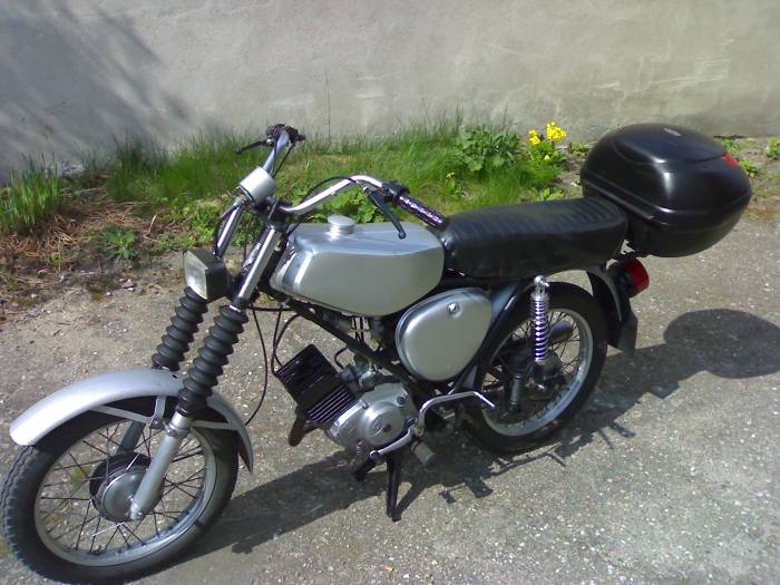 simson s51 sprzedam motorower klasyczny. simson s51,1982r.,zarej.,przegląd,ubezp.,na chodzie,600zł.,maszynka niezniszczalna jak vw garbus,wszelkie części dostępne w sklepach,nie wymaga akumulatora-cały prąd z silnika,sprzęt prosty jak budowa cepa,kupiłem go ... >> województwo mazowieckie skierniewice motorrad verkaufen motorcycle sale. motorrad verkaufen motorcycle sale simson s51 sprzedam motorower klasyczny. simson s51,1982r.,zarej.,przegląd,ubezp.,na chodzie,600zł.,maszynka niezniszczalna jak vw garbus,wszelkie części dostępne w sklepach,nie wymaga akumulatora-cały prąd z silnika,sprzęt prosty jak budowa cepa,kupiłem go ... >> województwo mazowieckie skierniewice motorrad verkaufen motorcycle sale. motorrad verkaufen motorcycle sale