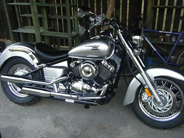yamaha v-star 650 sprzedam motocykl chopper. sprzedam yamahe v-stara dodaje siedzenie pasaera i orginalne tumiki  wojewdztwo mazowieckie chotomow motorrad verkaufen motorcycle sale. motorrad verkaufen motorcycle sale